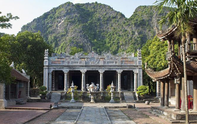 Thai-Vi-temple-Ninh-Binh-Vietnam-3